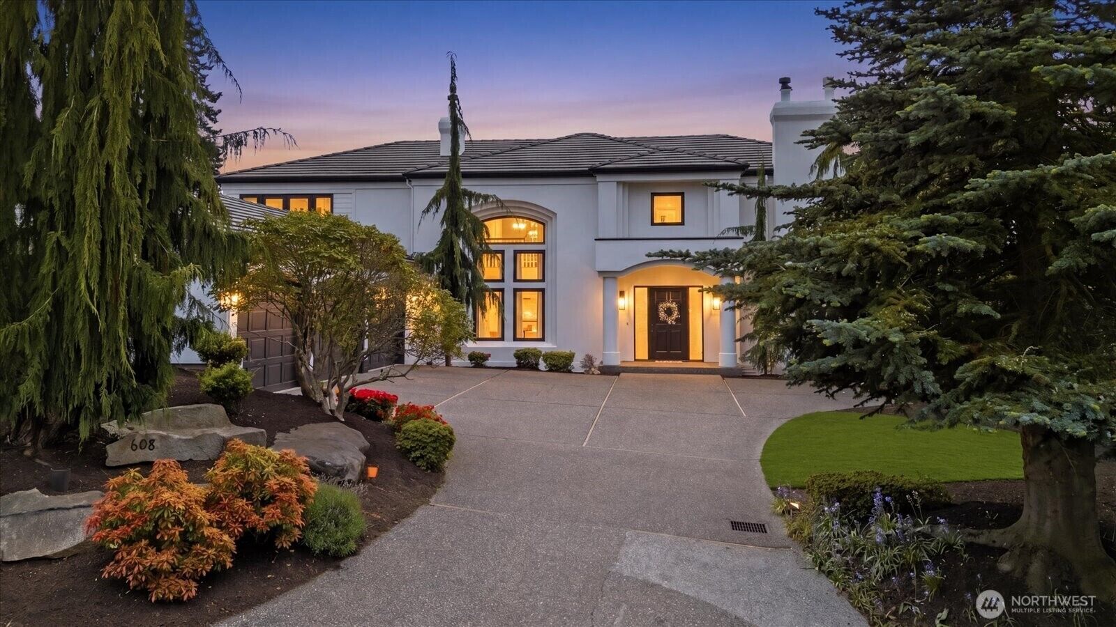 Property Photo:  608  Magnolia Lane  WA 98020 