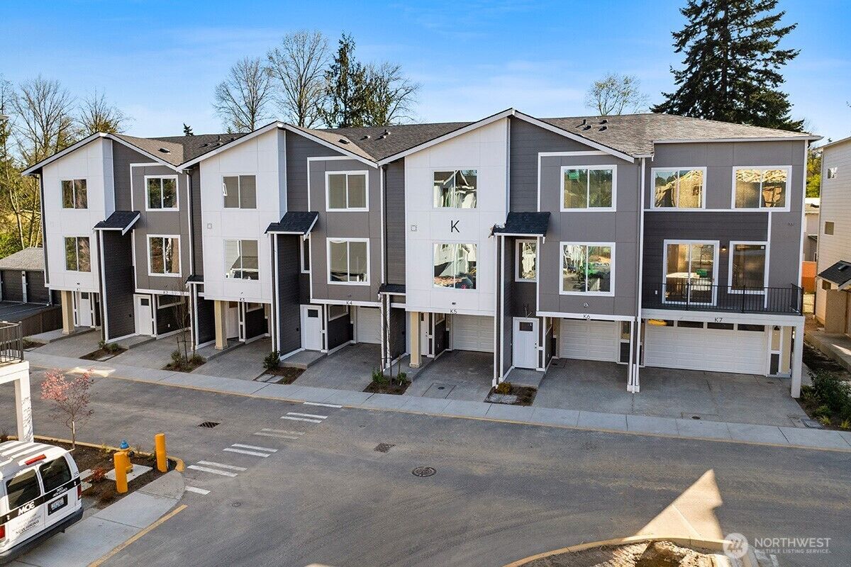 Property Photo:  16823  Alder Way K7  WA 98037 
