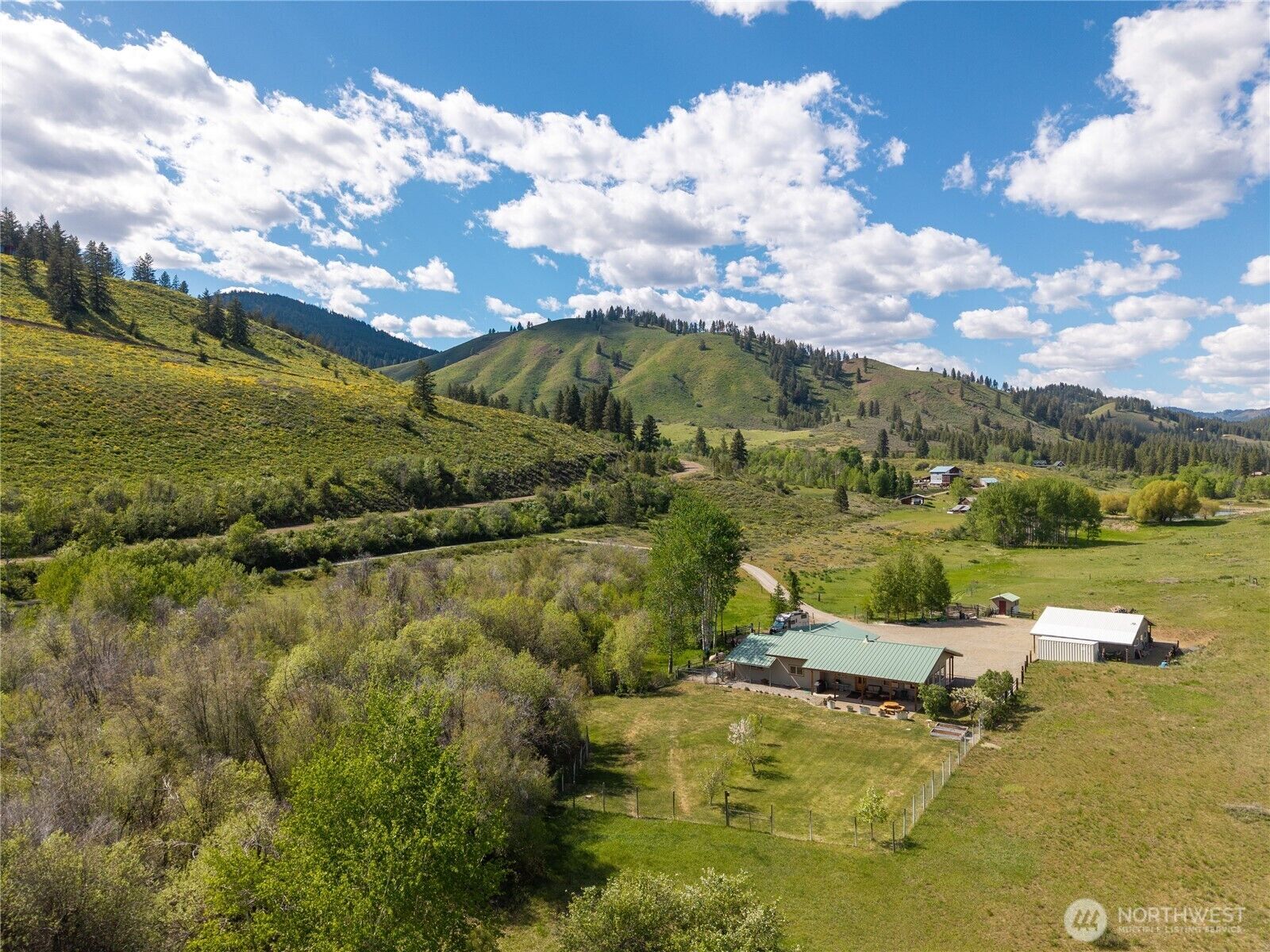 Property Photo: 446 Rendezvous Road WA 98862