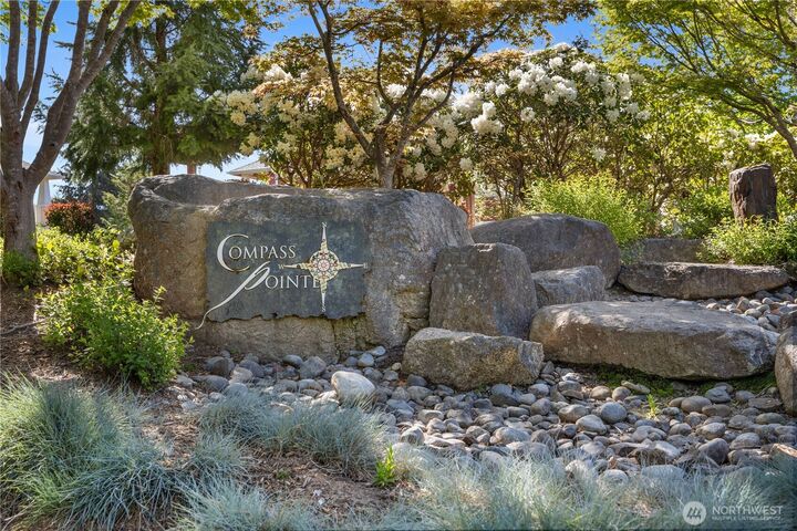 Property Photo: 22627 NE Alder Crest Drive 102 WA 98053
