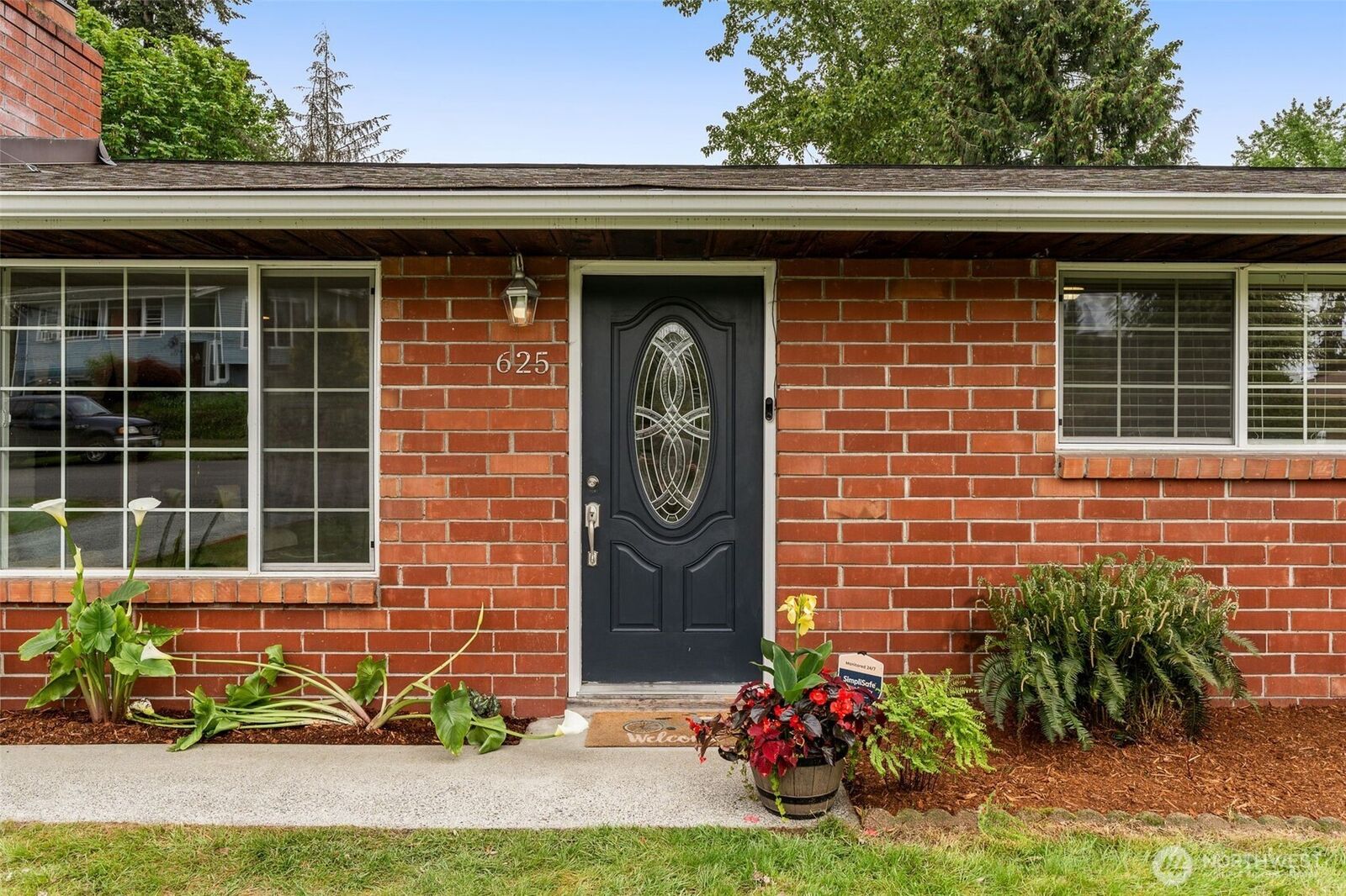 Property Photo: 625 SW 127th Street WA 98146