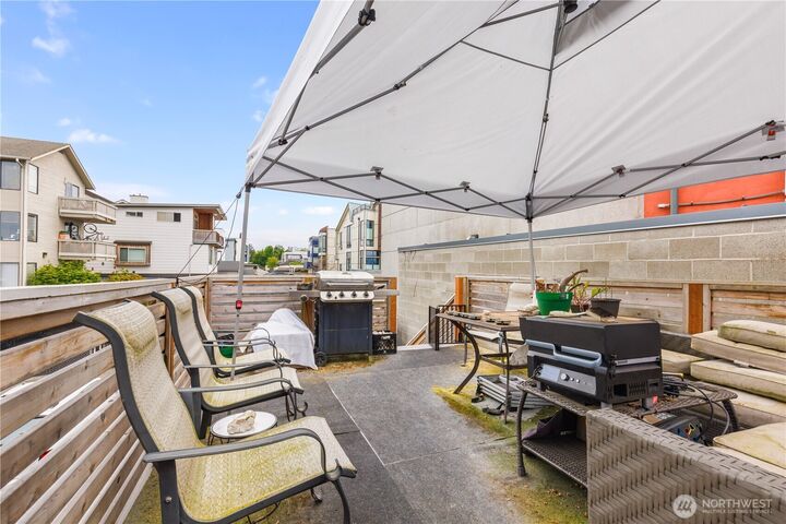 Property Photo: 2810 Alki Avenue SW WA 98116