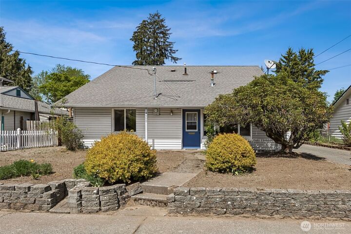 Property Photo:  4905  234th St.  SW  WA 98043 