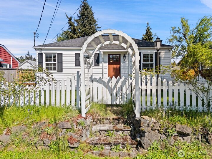 Property Photo:  2947  38th Avenue NE  WA 98422 