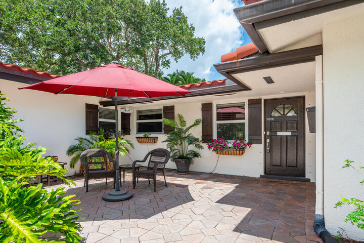 Property Photo:  701 SW 5th Street  FL 33486 