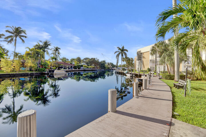 Property Photo:  3040 NE 16th Avenue A405  FL 33334 