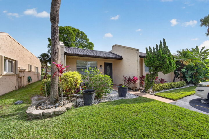 Property Photo: 127 Lake Gloria Drive FL 33411