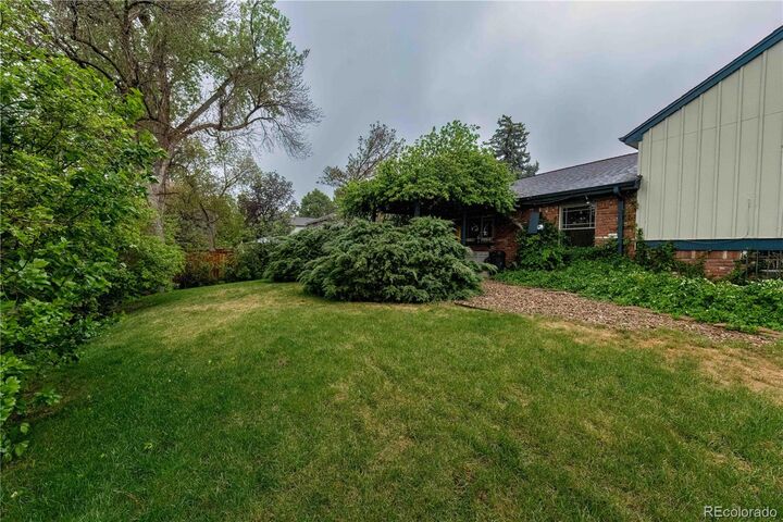 Property Photo:  2933 S Macon Street  CO 80014 