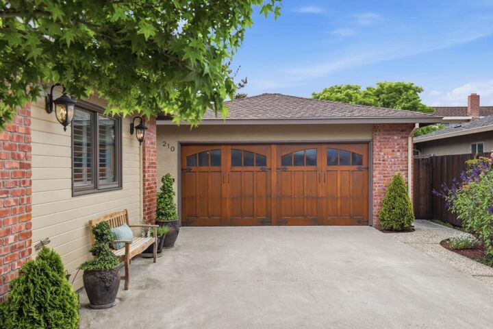 Property Photo:  210 Duck Court  CA 94404 