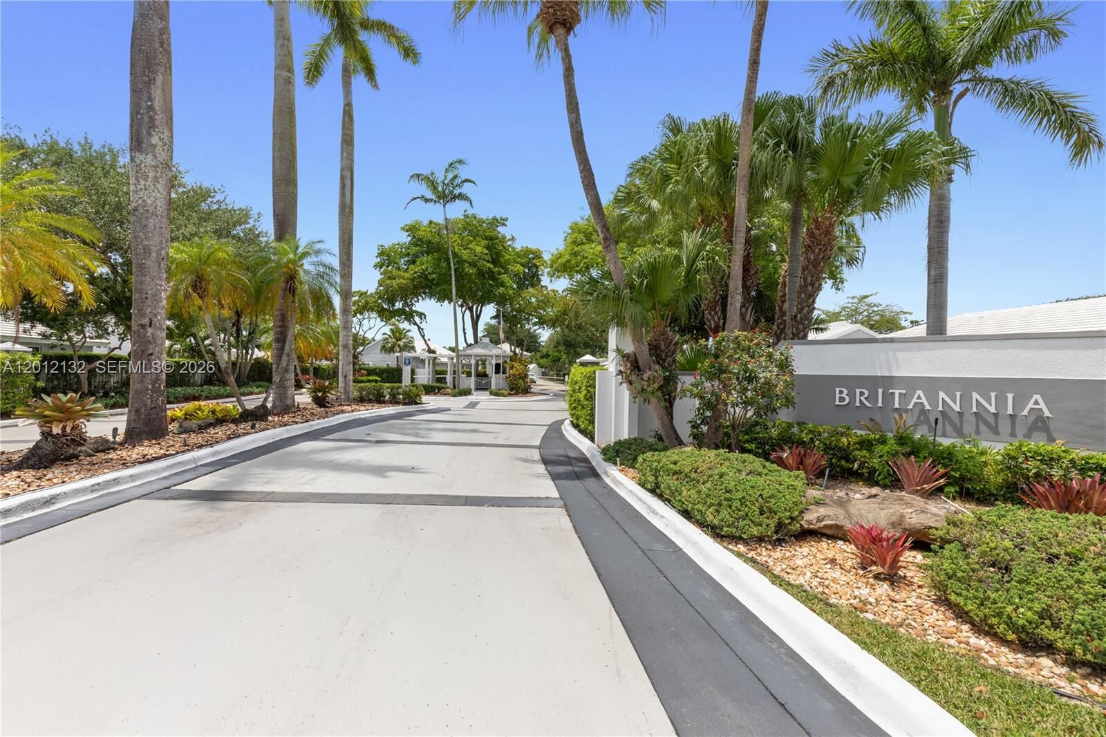 Property Photo: 6414 SW 114th Pl FL 33173