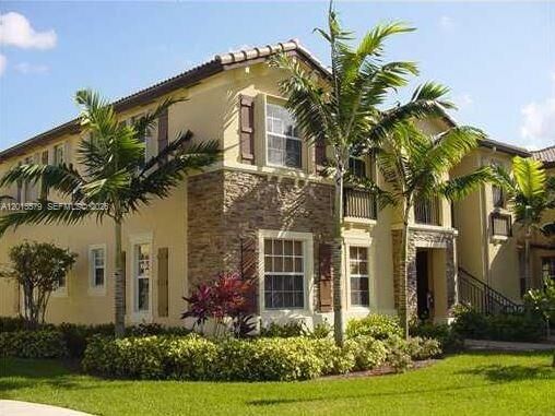 Property Photo:  3350 NE 13th Cir Dr 201-21  FL 33033 