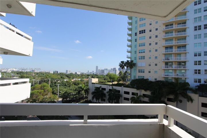 Property Photo:  2501 Brickell Ave 804  FL 33129 