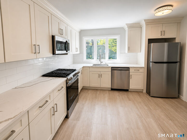 Property Photo:  8 Lyle Court G  CT 06032 