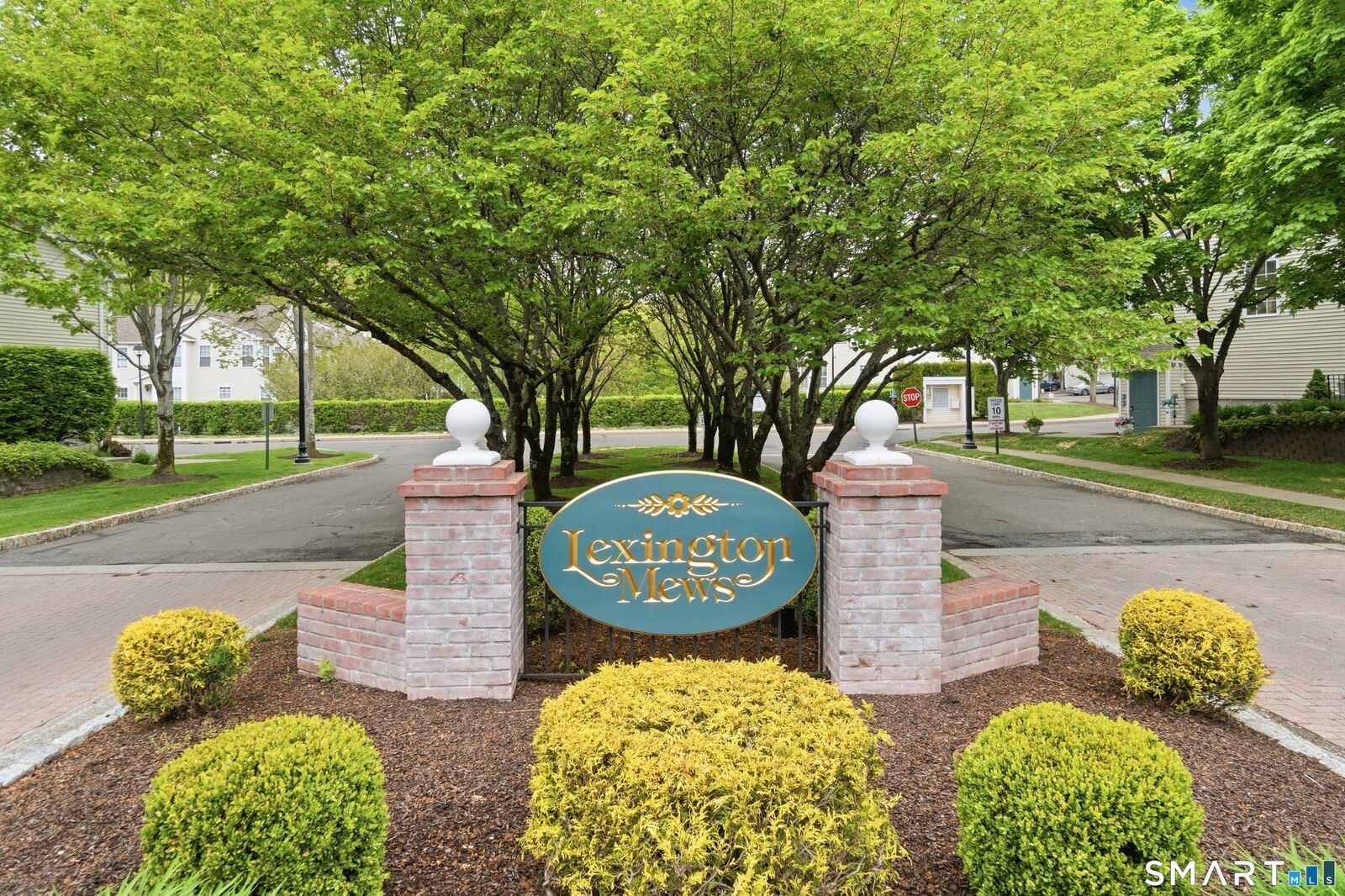 Property Photo:  