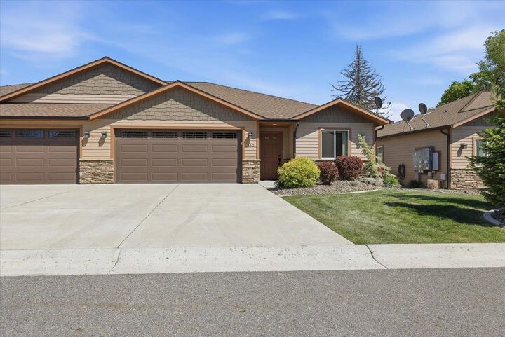 Property Photo:  412 / 414 N Pierce Rd  WA 99223 