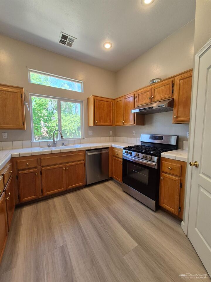 Property Photo:  6710 Leaf Valley Drive  CA 93313 