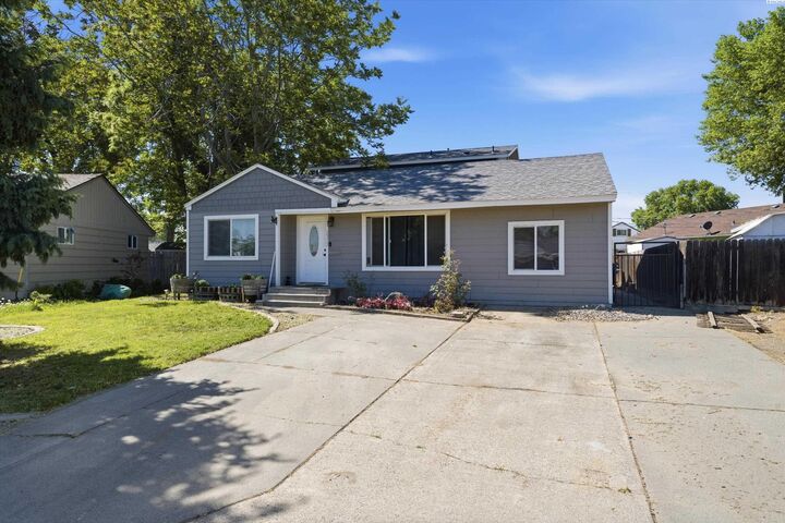 Property Photo: 2313 W 1st Ave WA 99336