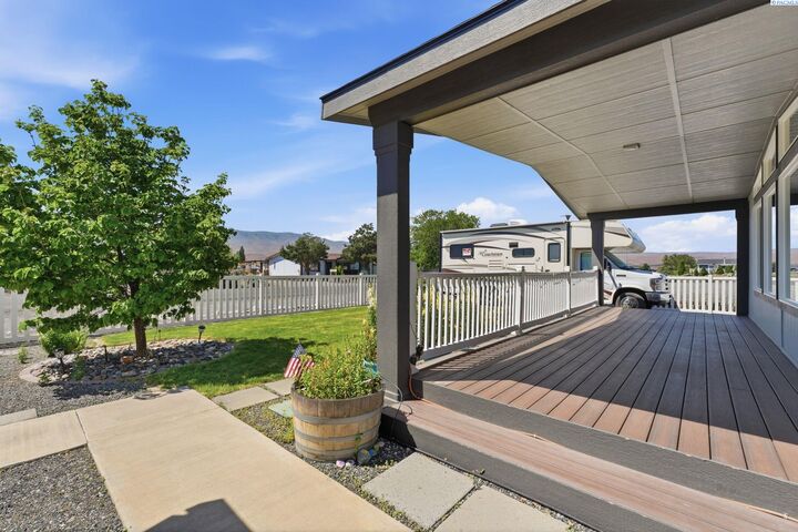 Property Photo:  207 SW Airport Way  WA 99349 