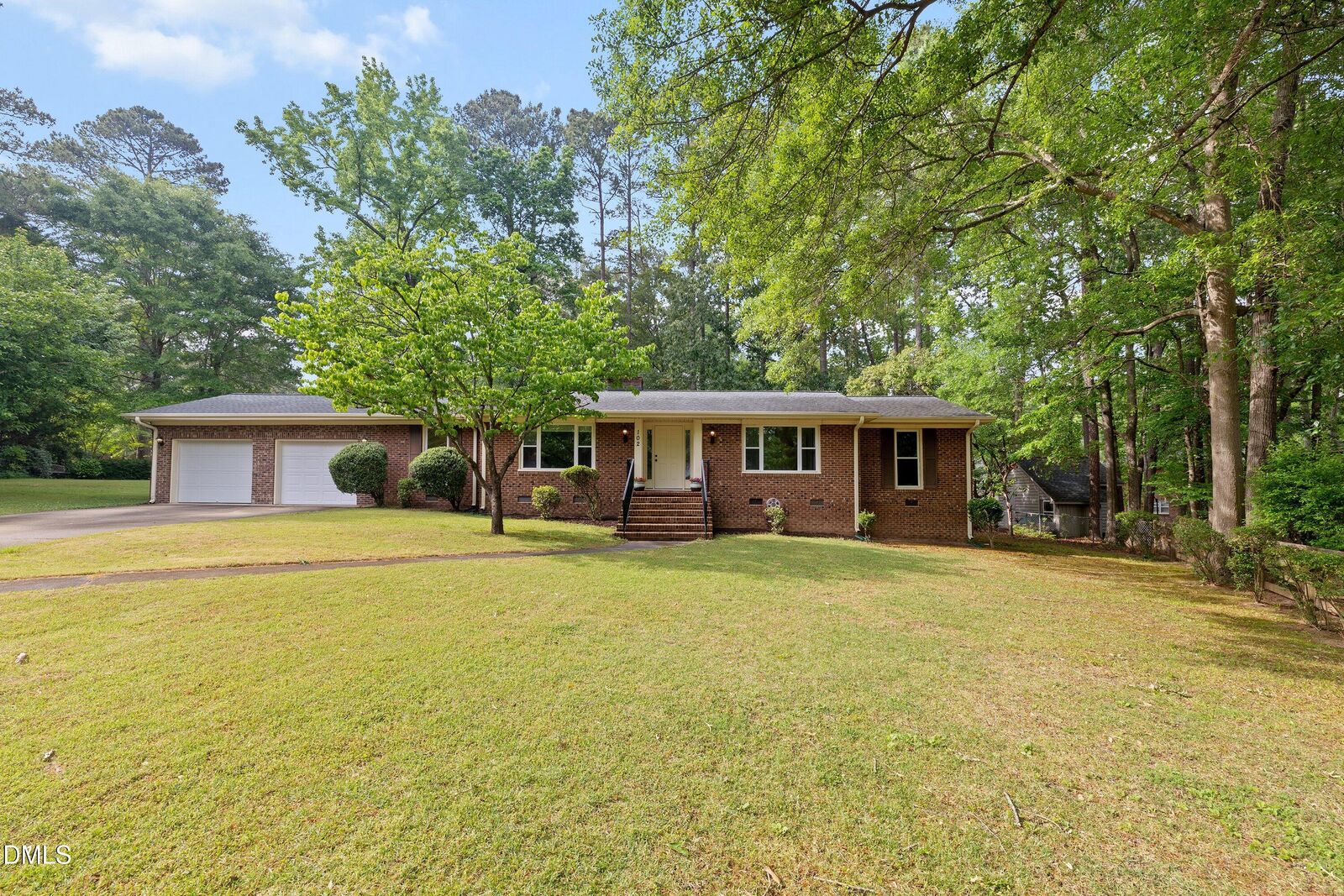 Property Photo: 102 Olmstead Court NC 27529