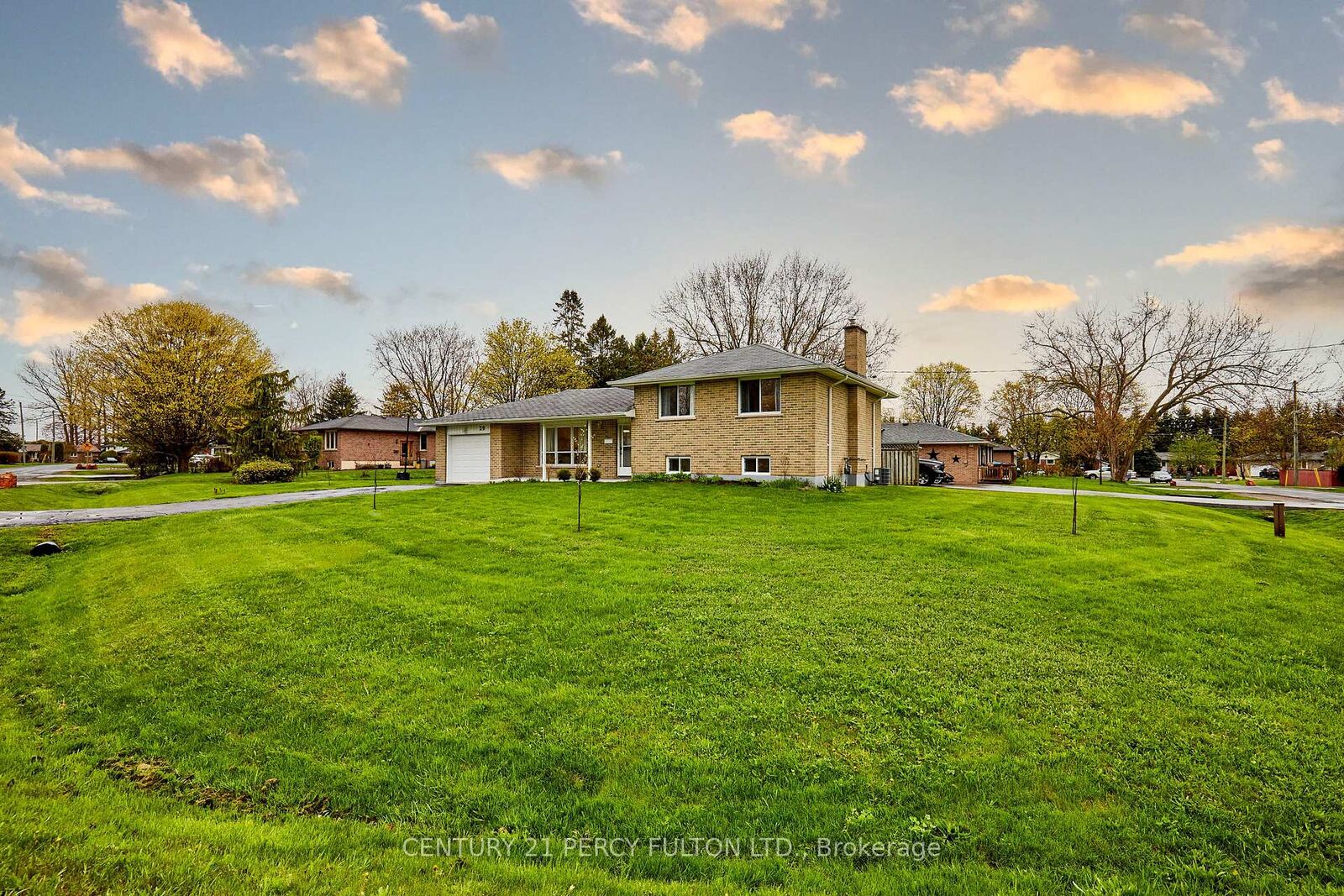 Property Photo:  39 Meredith Crescent  ON K9A 4R3 