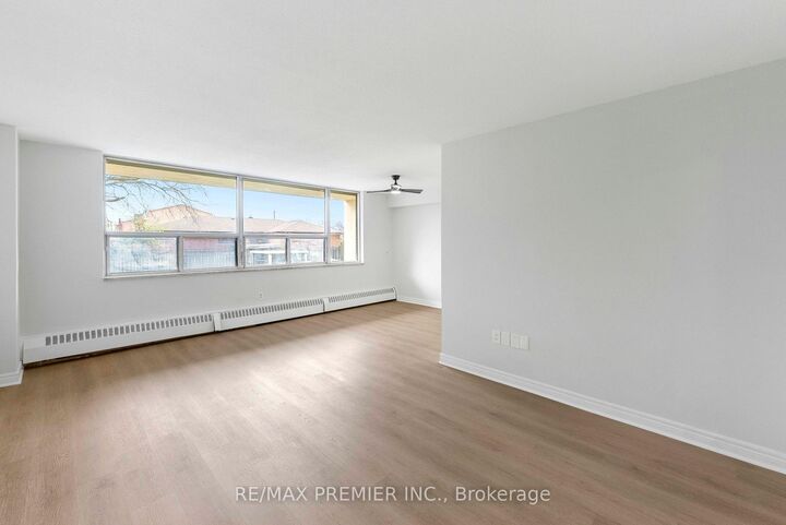 Property Photo: 5 Frith Road 105 ON M3N 2L5