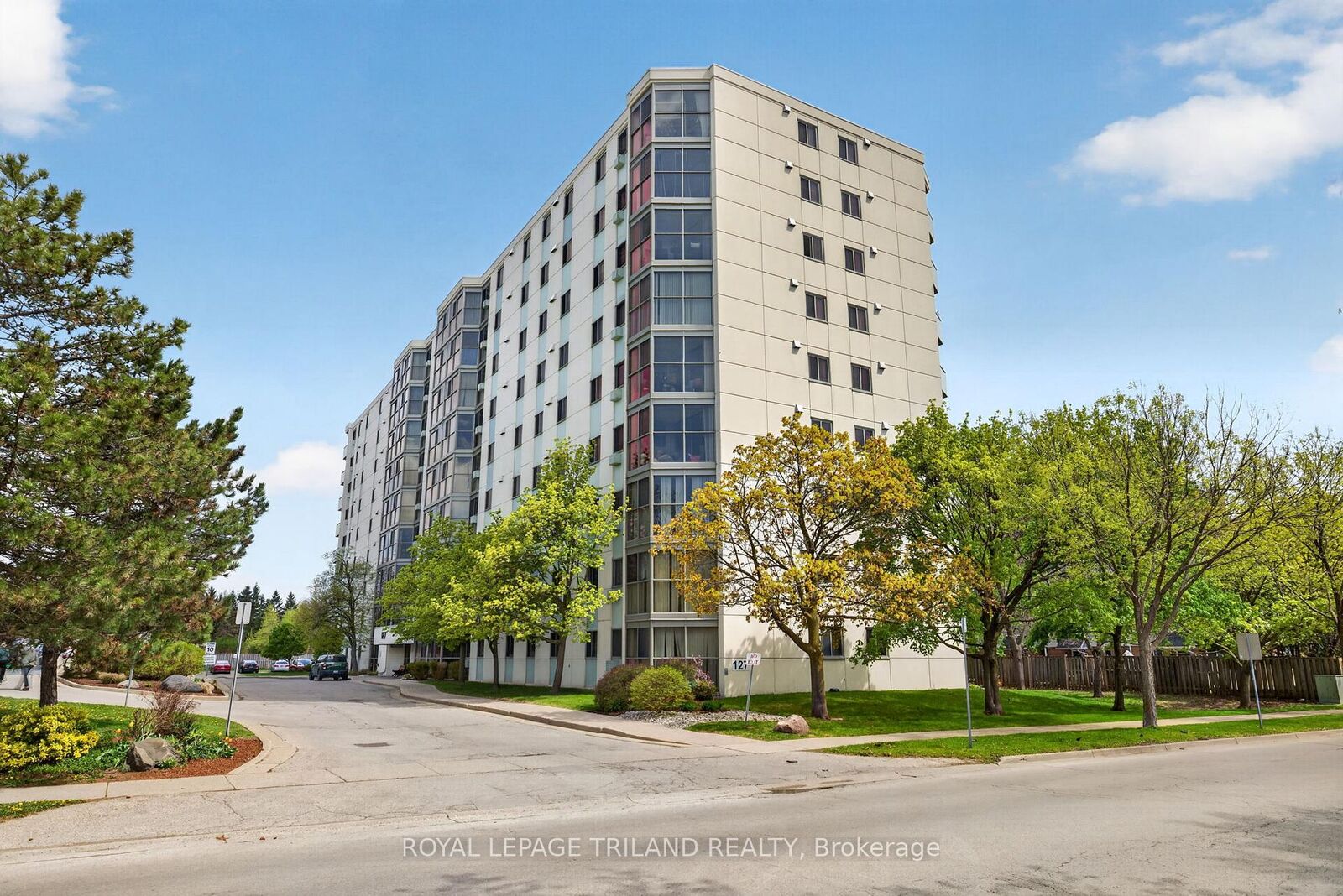 Property Photo: 127 Belmont Drive 810 ON N6J 4J7