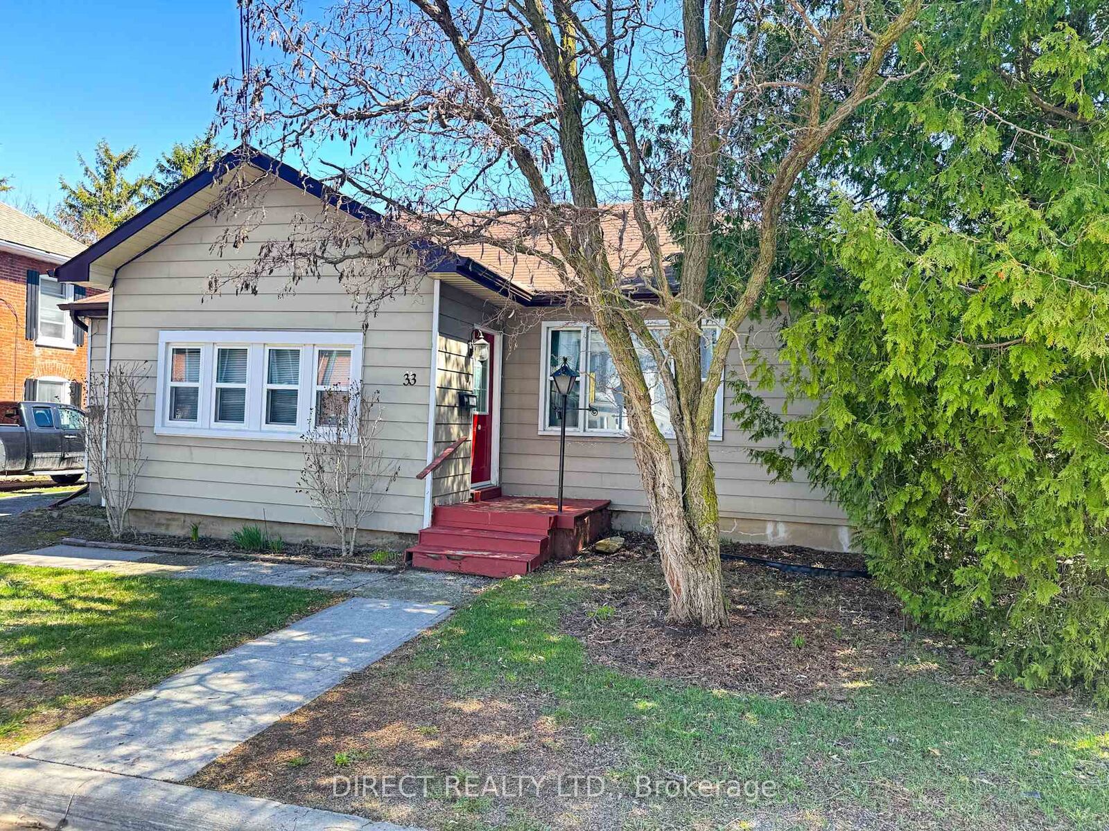 Property Photo: 33 Sinclair Street ON K8P 3S5