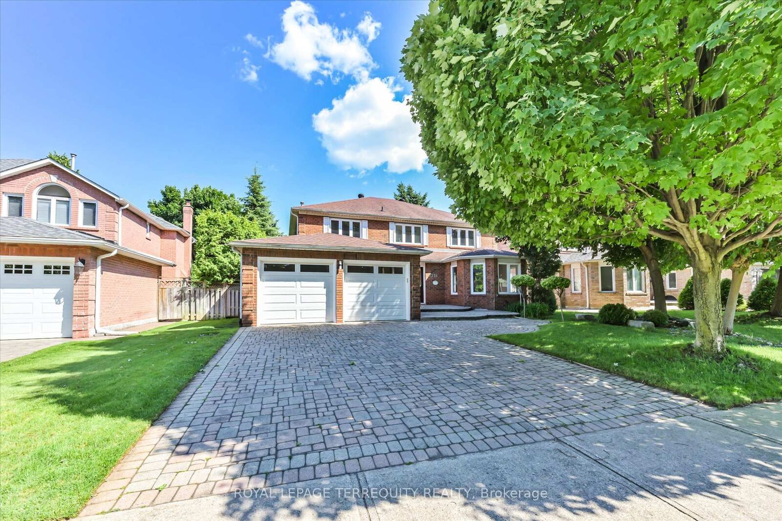 Property Photo: 2216 Dunvegan Avenue ON L6J 6P7