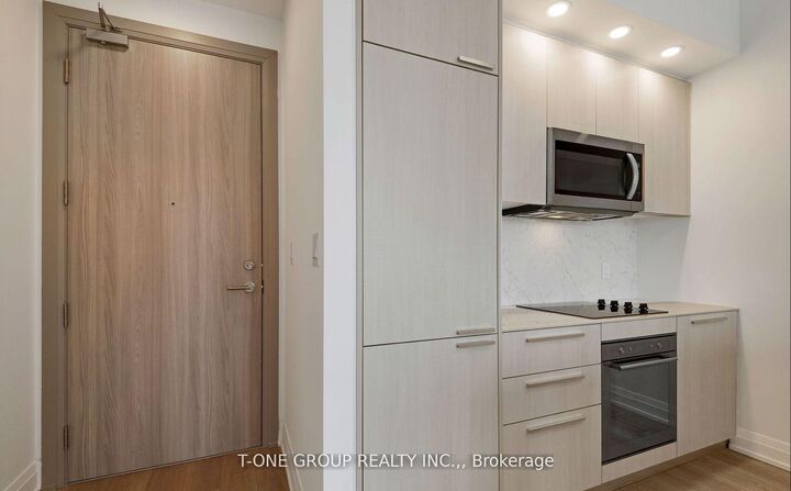 Property Photo: 75 Canterbury Place Ph107 ON M2N 0L2