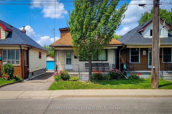 463 Wellington Street N — photo 1