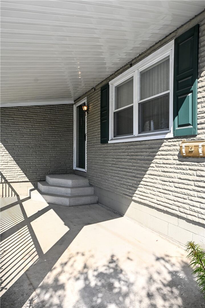 Property Photo:  833 Monongahela Street  PA 15012 