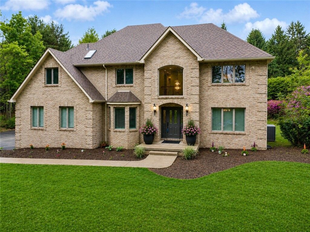 Property Photo:  1005 Fairway Oaks Dr  PA 15644 