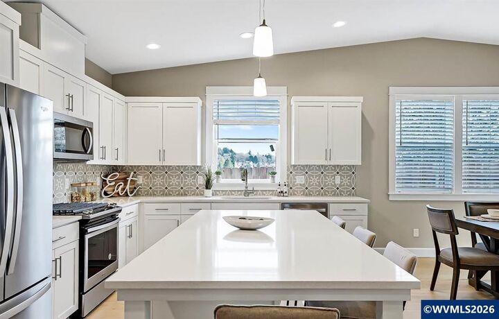 Property Photo:  4968 SW Kara Av  OR 97333 