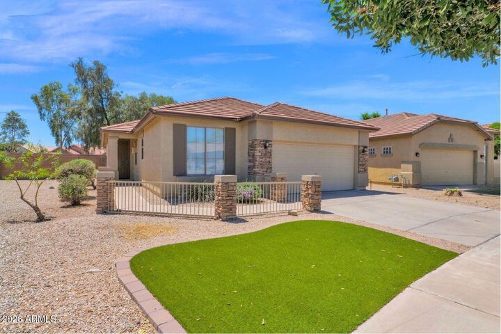 Property Photo: 21067 E Desert Hills Circle AZ 85142