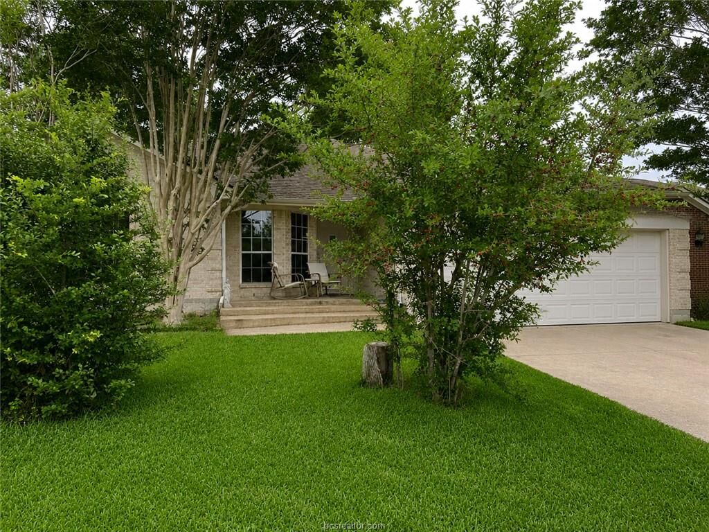 Property Photo: 1206 Mullins Court TX 77845