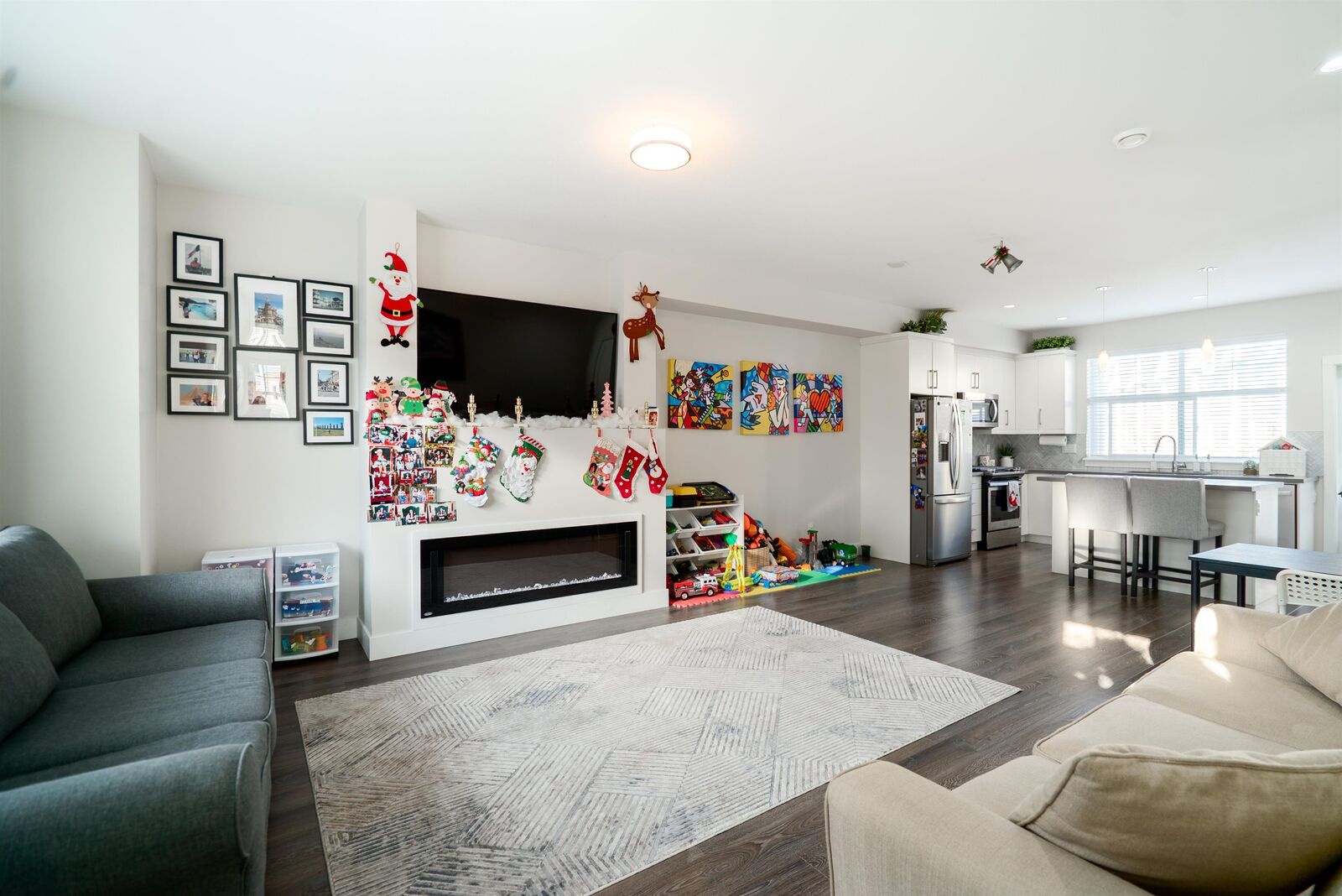 Property Photo:  14541 Winter Crescent 57  BC V4P 0G5 