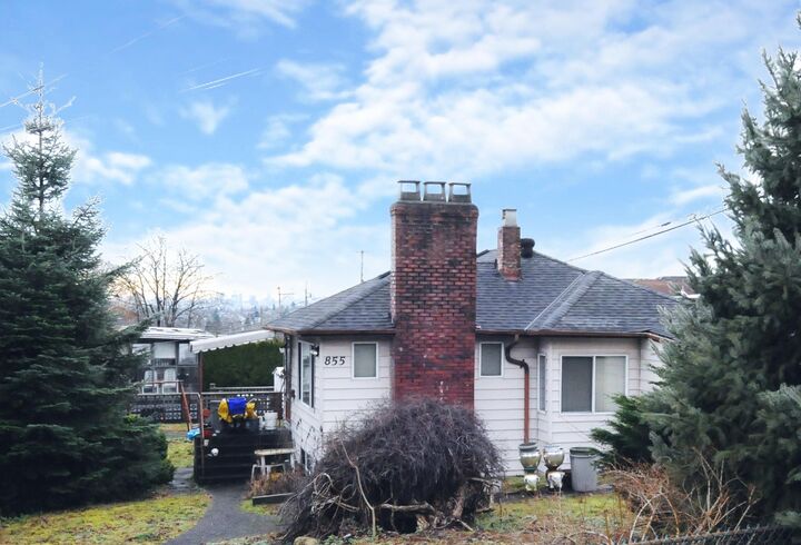 855 Macdonald Avenue — photo 1
