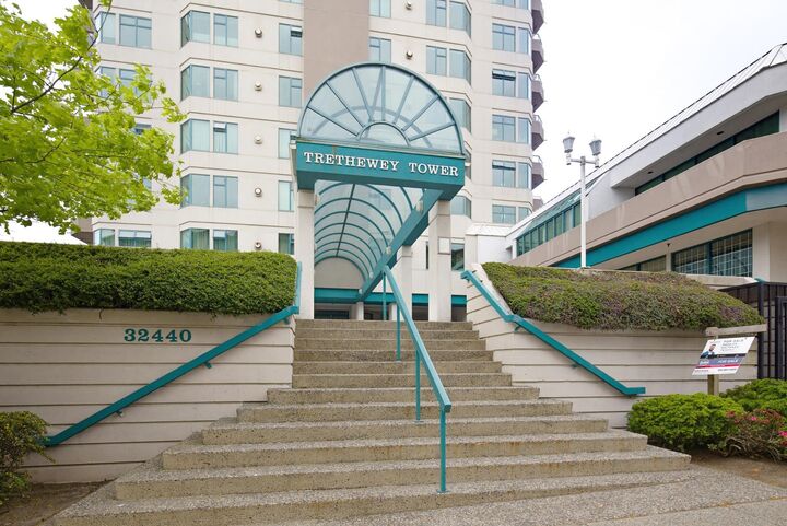 Property Photo:  32440 Simon Avenue 703  BC V2T 5R3 