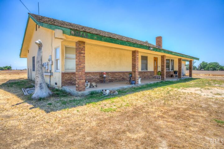 Property Photo:  3045 Emerson Way  CA 93313 