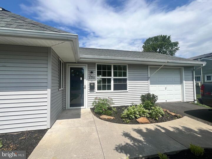 Property Photo:  130 Winding Way  PA 19067 