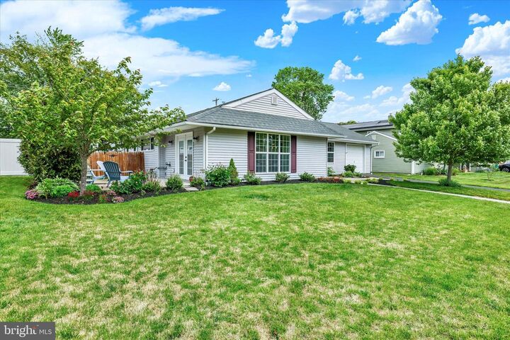 Property Photo:  130 Winding Way  PA 19067 