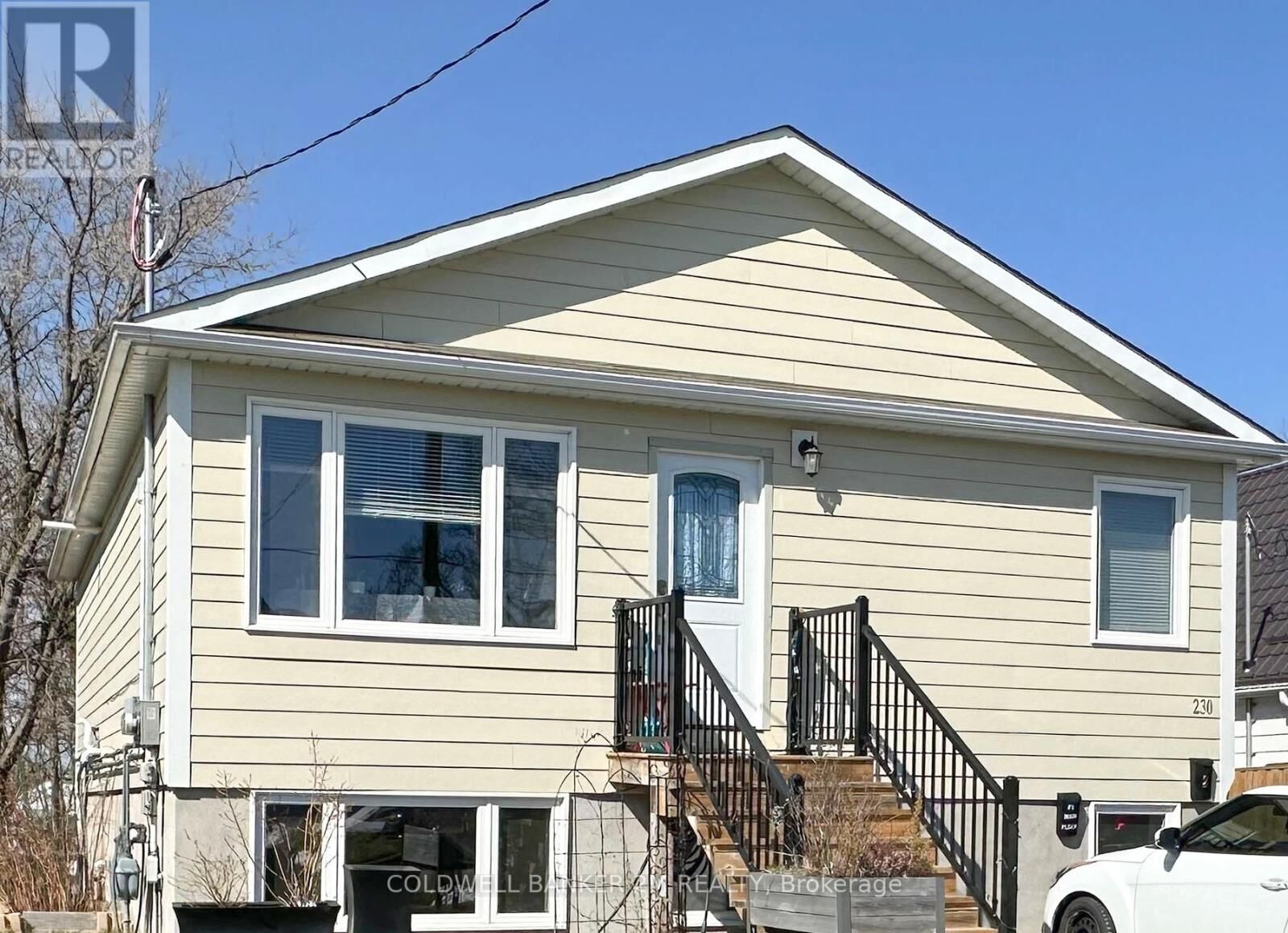 Property Photo:  230 Annis Street 2  ON L1H 3P4 