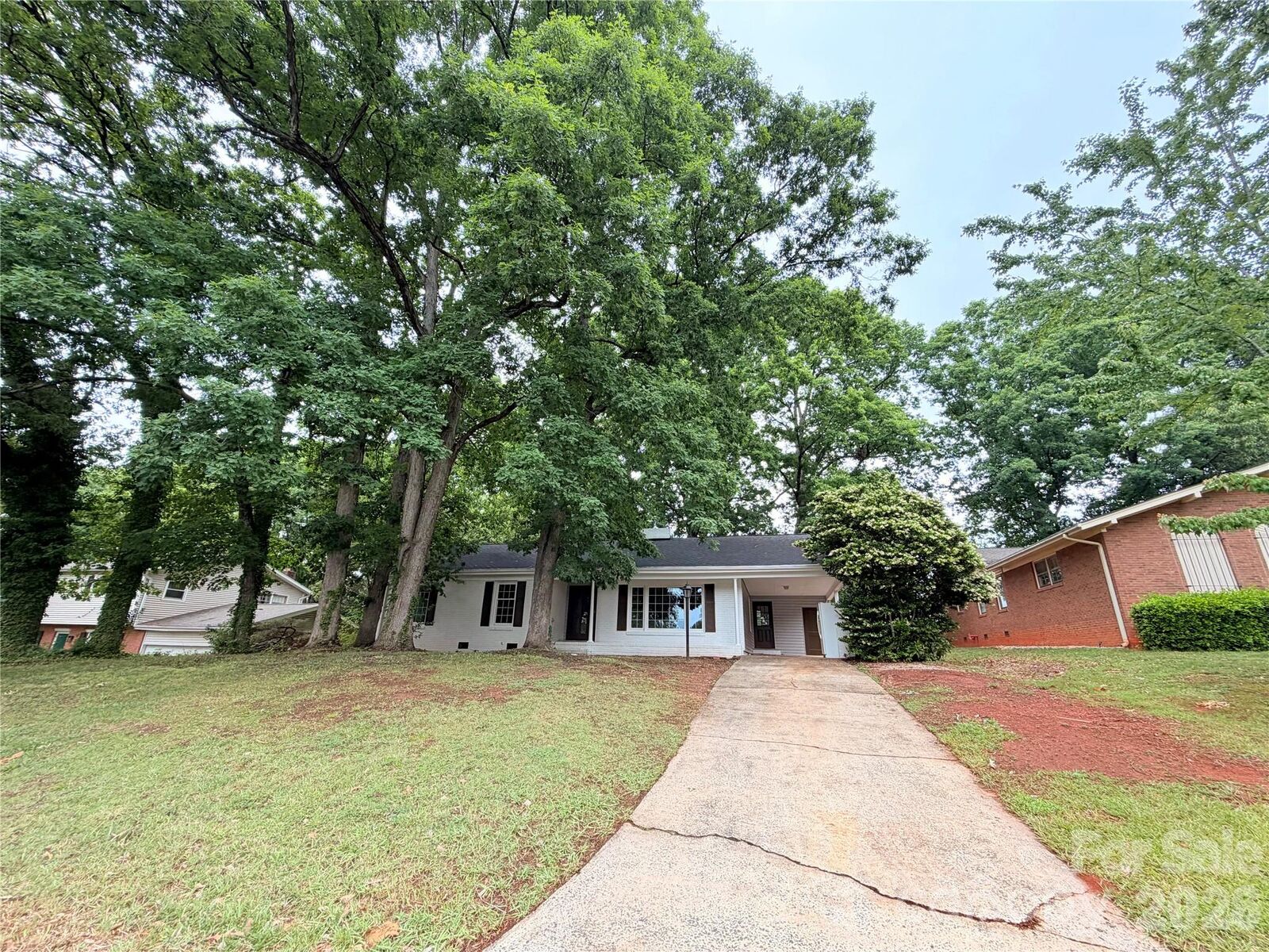 Property Photo:  1409 Woodberry Road  NC 28212 