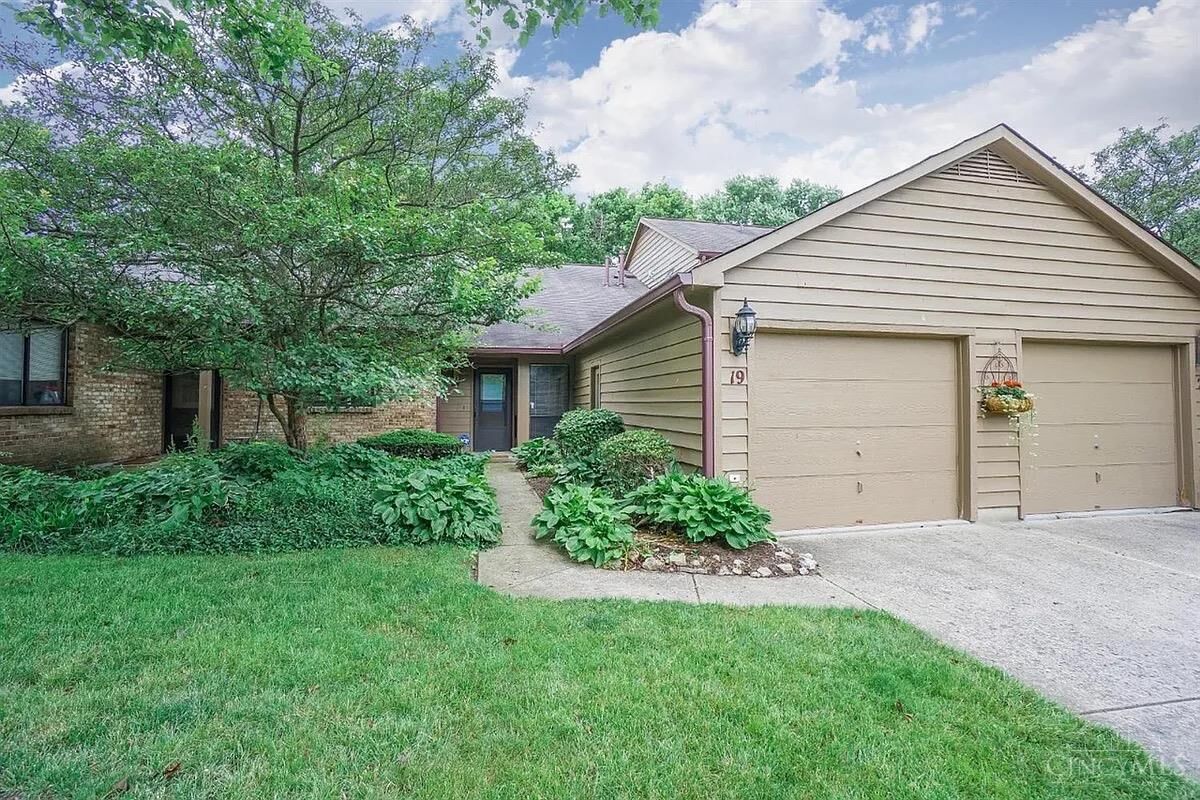 Property Photo:  19 Evergreen Circle  OH 45215 