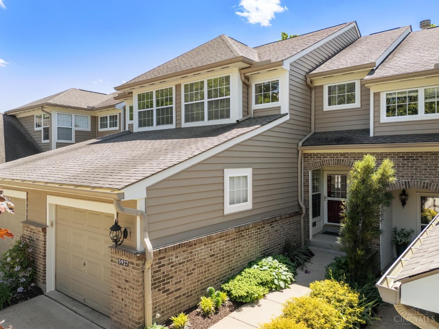 Property Photo:  5927 Castlewood Crossing  OH 45150 