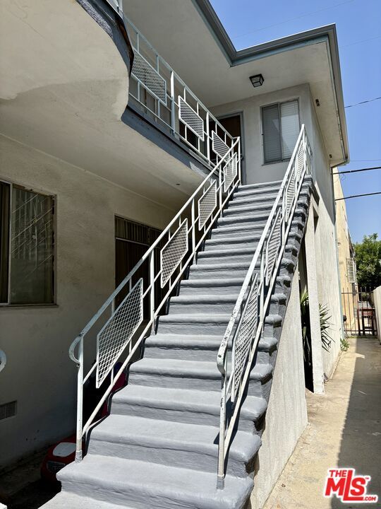 Property Photo: 1010 N Stanley Ave CA 90046