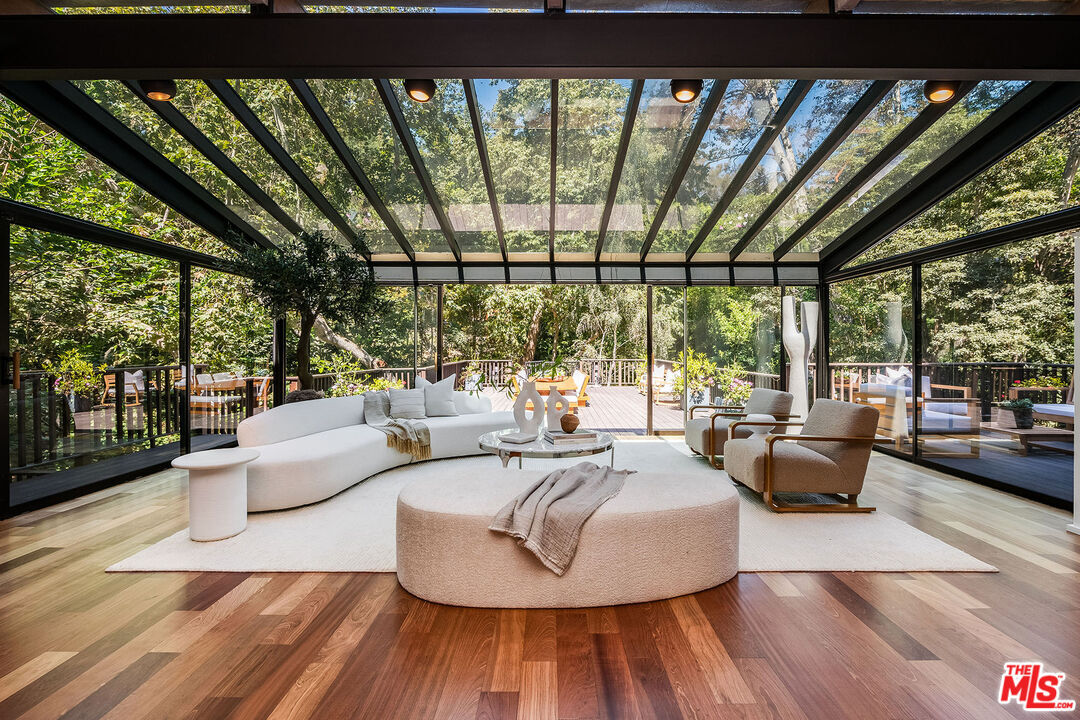 Property Photo: 681 Brooktree Rd CA 90402