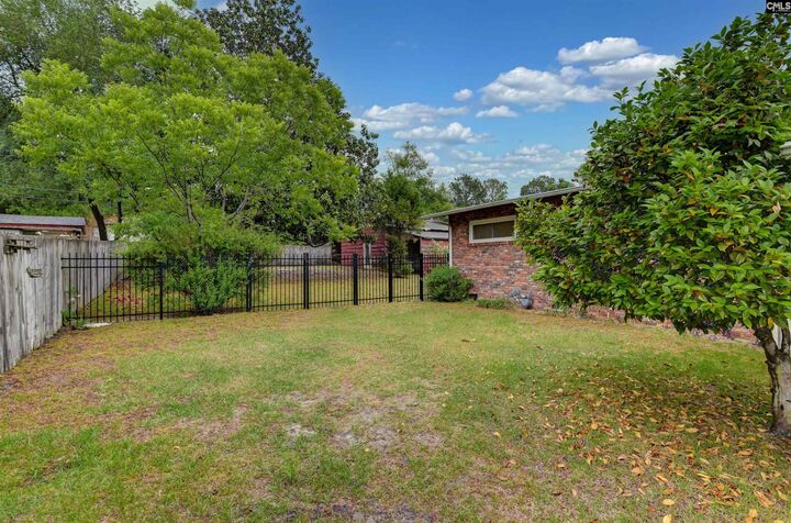 Property Photo:  2027 Leesburg  SC 29209-2951 