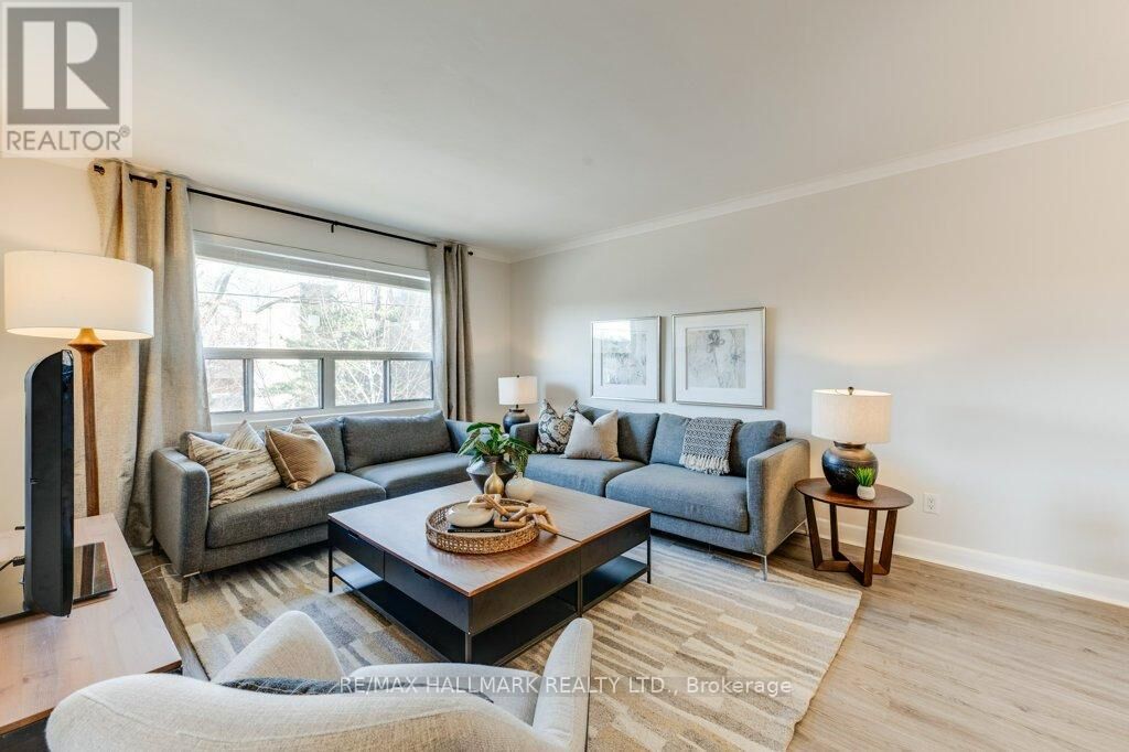 Property Photo:  225 Woodville Avenue Upper  ON M4J 2R4 