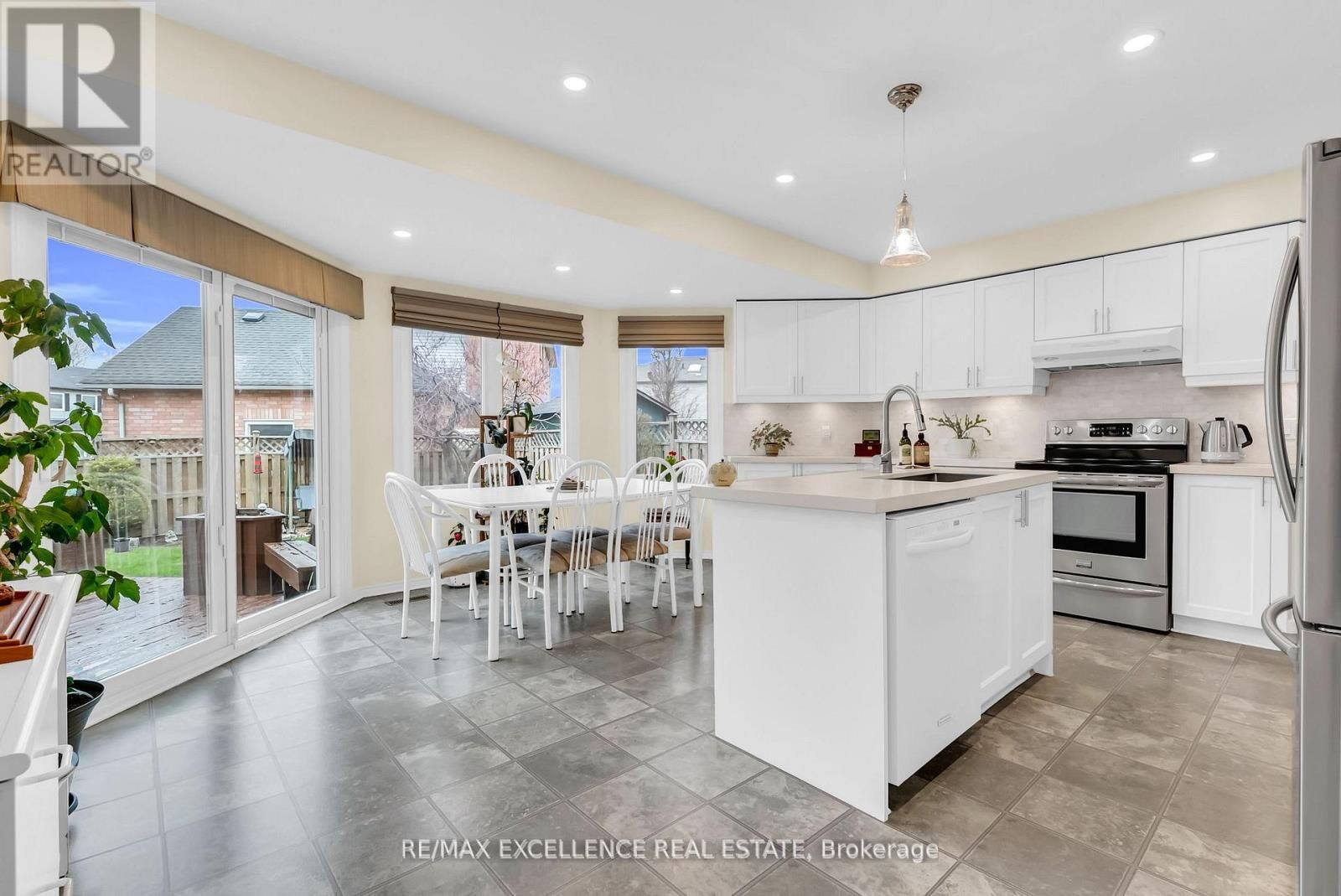 Property Photo:  4 Novella Place  ON L6S 5X1 